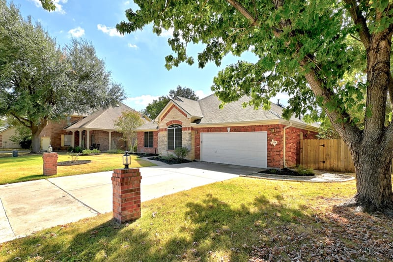 124 Stonehedge BLVD, Georgetown, TX 78626