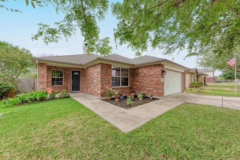 207 Kerley DR, Hutto, TX 78634