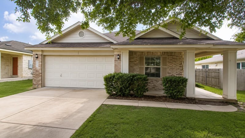 210 Lucky Clover LN, Hutto, TX 78634