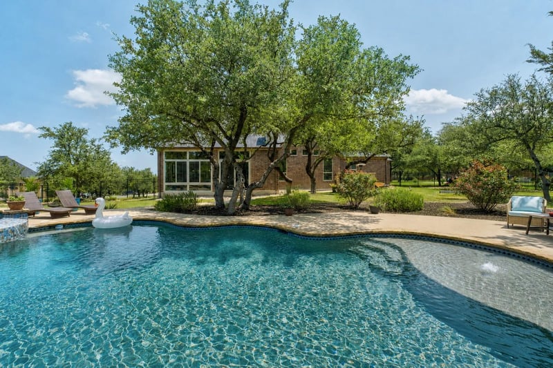 9400 Stratus DR, Dripping Springs, TX 78620