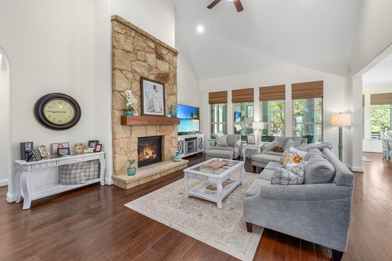 9400 Stratus DR, Dripping Springs, TX 78620