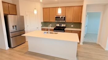 900 Universal DR, Hutto, TX 78634