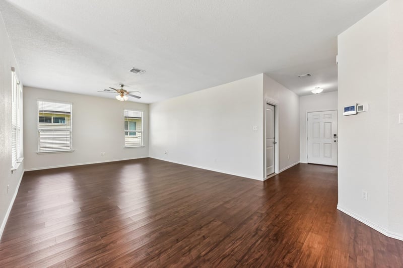 105 Green Jay DR, Jarrell, TX 76537