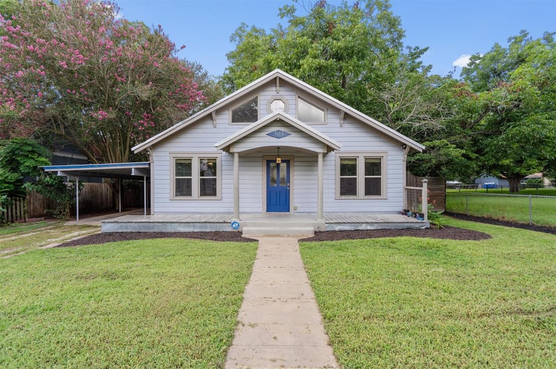 503 Short ST, Smithville, TX 78957