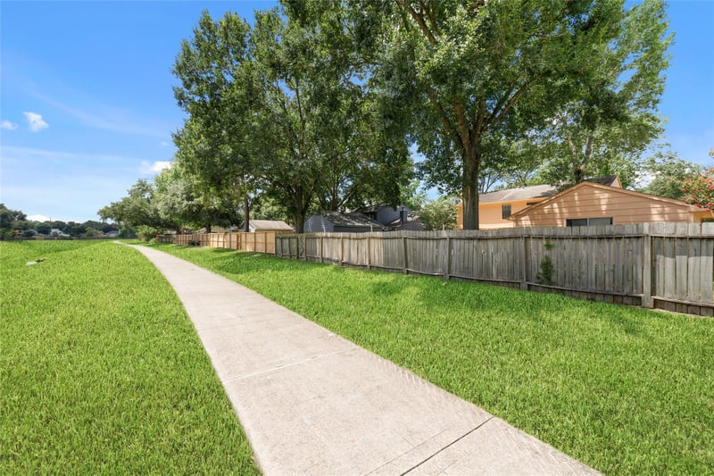 8406 Pine Falls DR, Houston, TX 77095