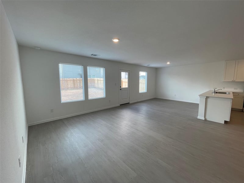 408 Streaking Star DR, Hutto, TX 78634