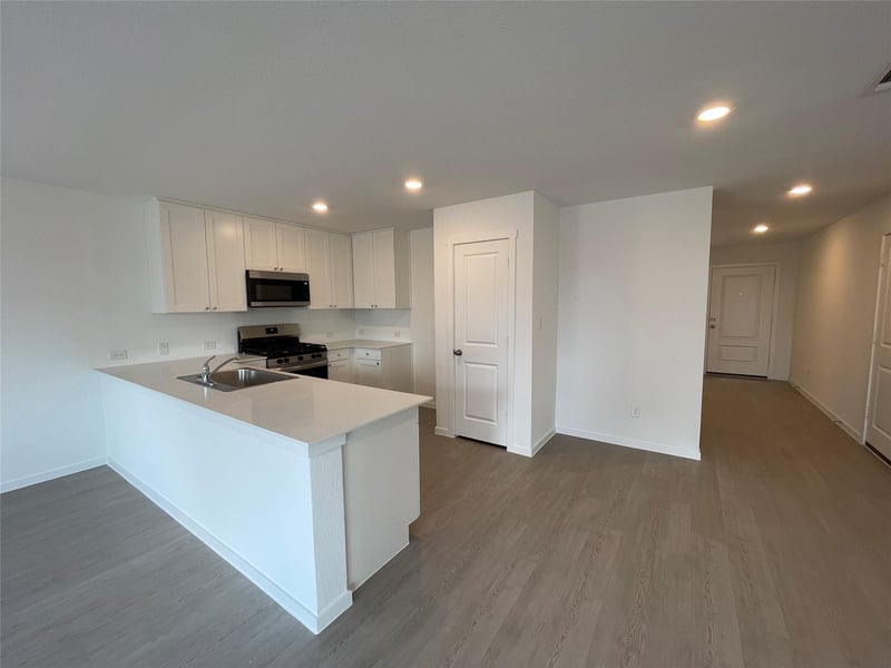 408 Streaking Star DR, Hutto, TX 78634