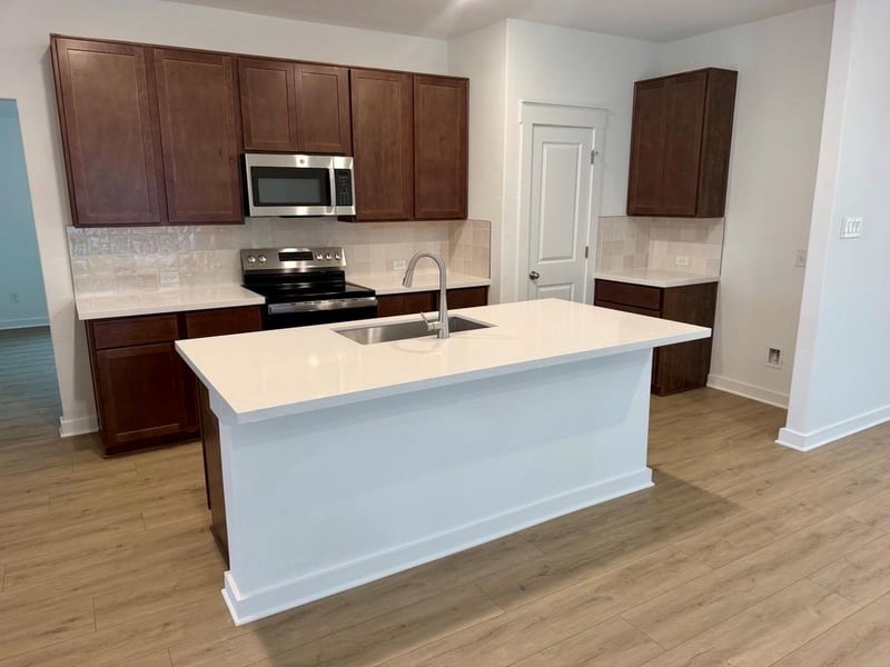 204 Seattle Slew DR, Jarrell, TX 76537
