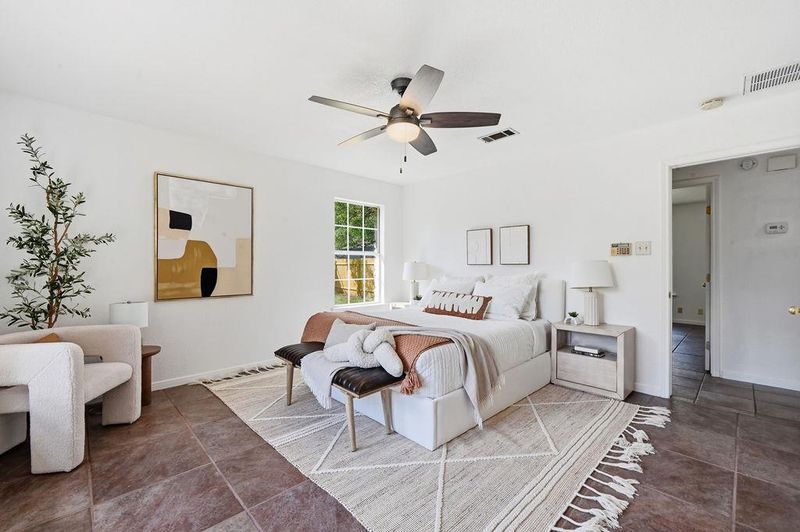 600 Meadow Oaks DR, Dripping Springs, TX 78620