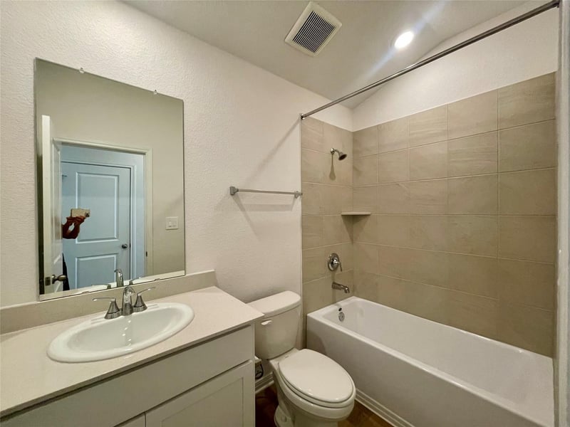 137 Holmby DR, Hutto, TX 78634