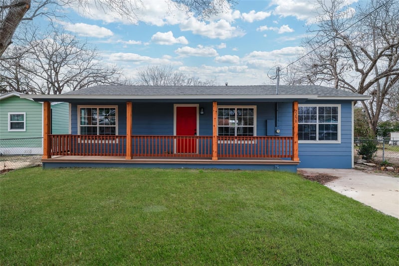 2258 W Mill ST, New Braunfels, TX 78130