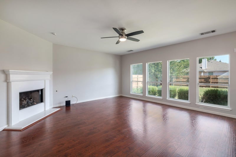 20516 Farm Pond LN, Pflugerville, TX 78660