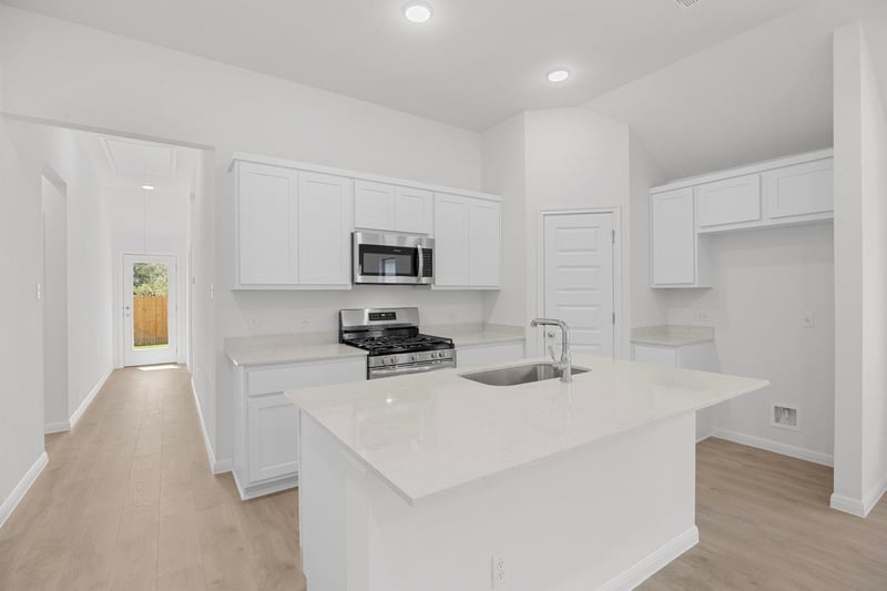 191 Hornet ST, Elgin, TX 78621
