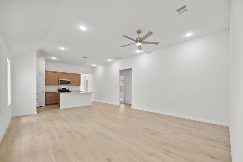 211 Hornet ST, Elgin, TX 78621