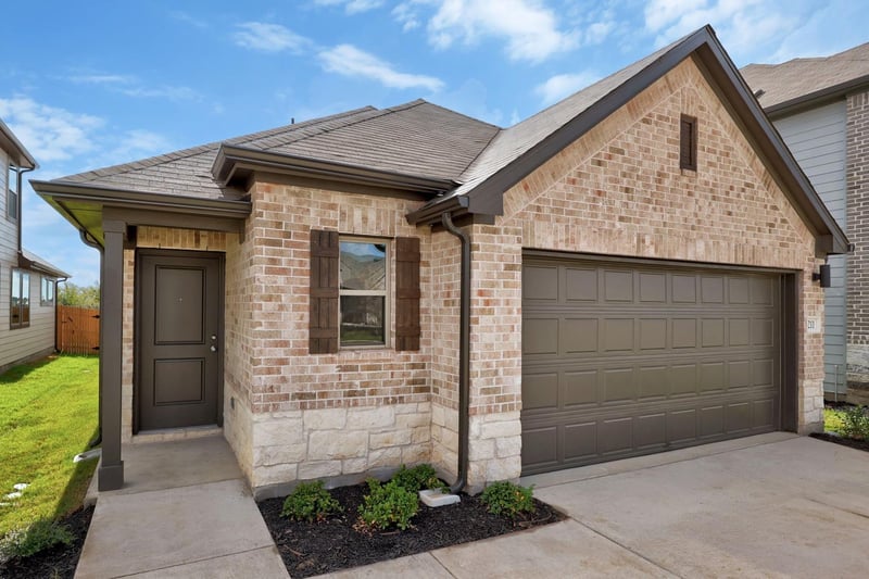 211 Hornet ST, Elgin, TX 78621