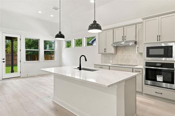 105 Edgemoor CV, Georgetown, TX 78628