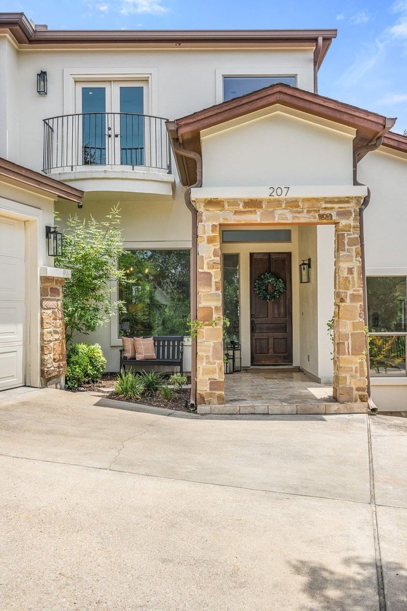 207 Spellbrook LN, Lakeway, TX 78734