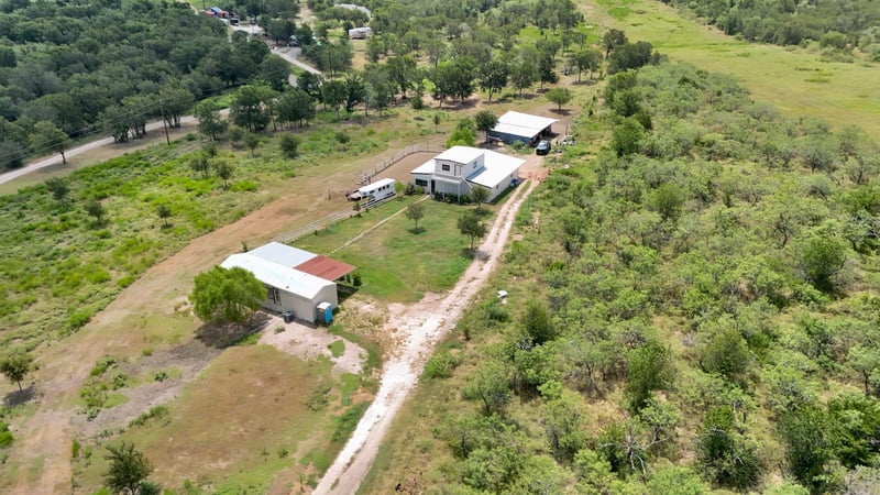 2690 County Road 466, Elgin, TX 78621