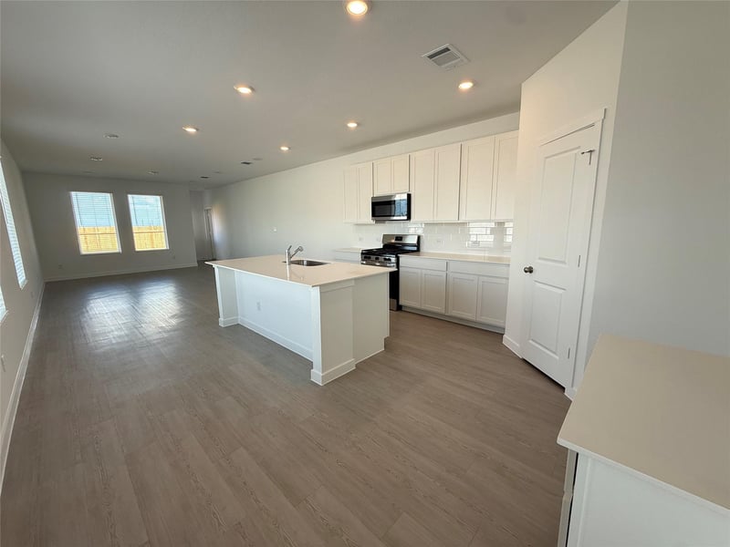208 Giants Ps, Hutto, TX 78634
