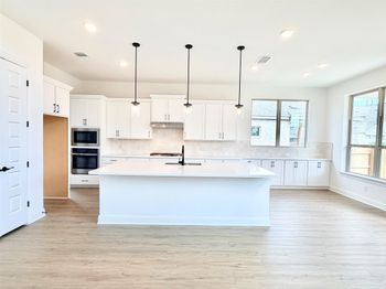 908 Sunny Ridge DR, Leander, TX 78641