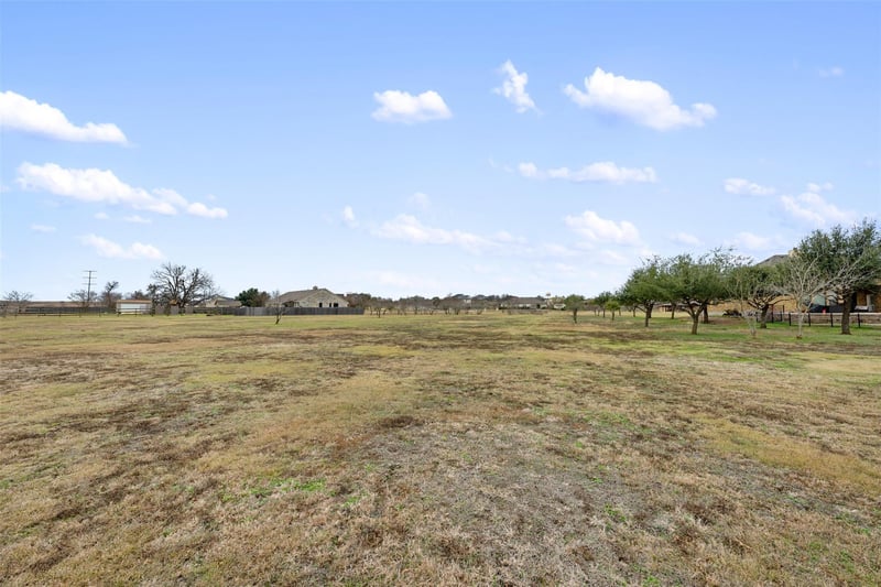 324 Apache Ps, Hutto, TX 78634