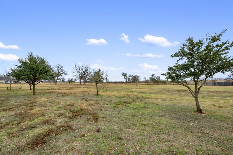 324 Apache Ps, Hutto, TX 78634