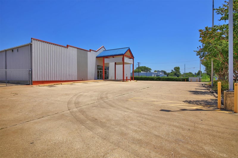 200 Commercial DR, Taylor, TX 76574