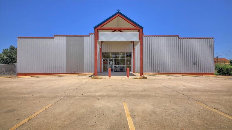 200 Commercial DR, Taylor, TX 76574