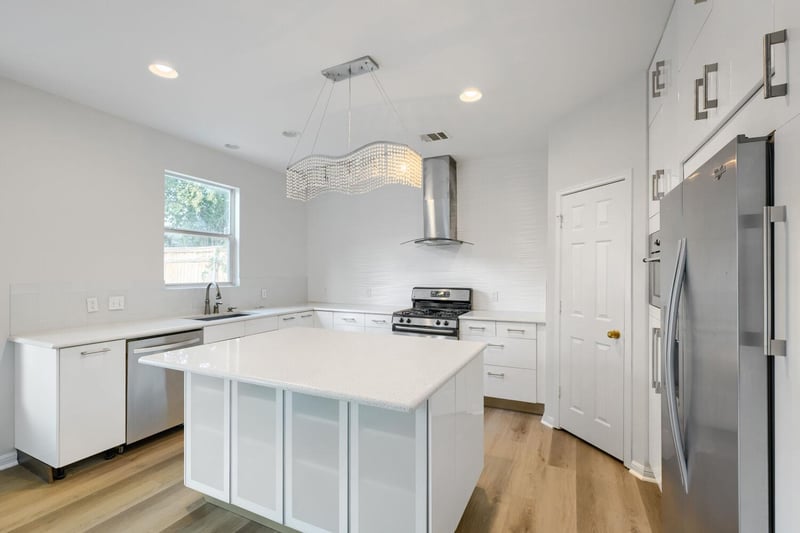 280 Middle CRK, Buda, TX 78610