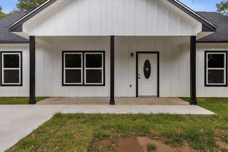 304 Lee ST, Smithville, TX 78957