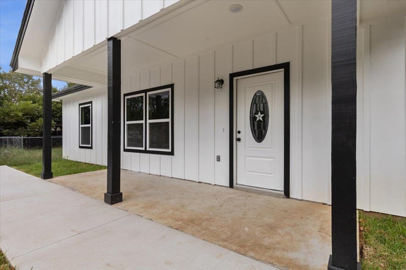 304 Lee ST, Smithville, TX 78957