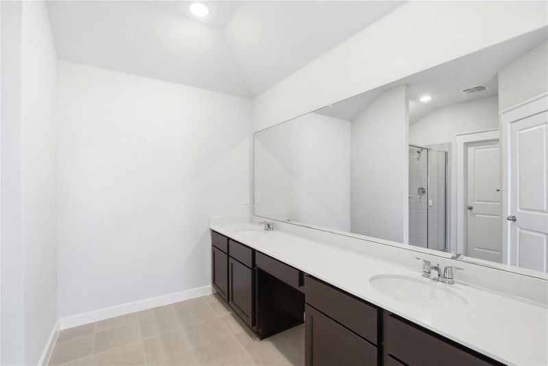709 Red Wolf DR, Jarrell, TX 76537