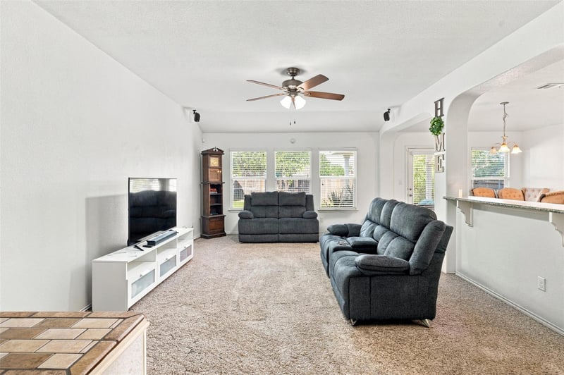 100 Quarry LN, Liberty Hill, TX 78642