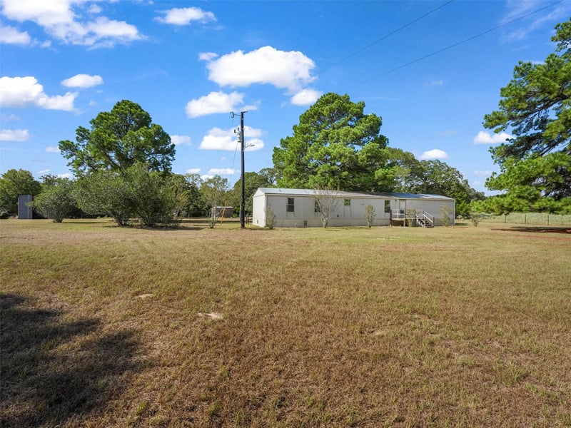 133 Pine Valley Loop, Smithville, TX 78957
