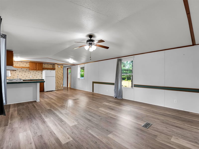 133 Pine Valley Loop, Smithville, TX 78957