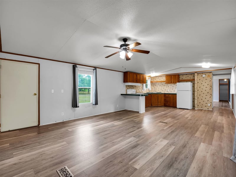 133 Pine Valley Loop, Smithville, TX 78957
