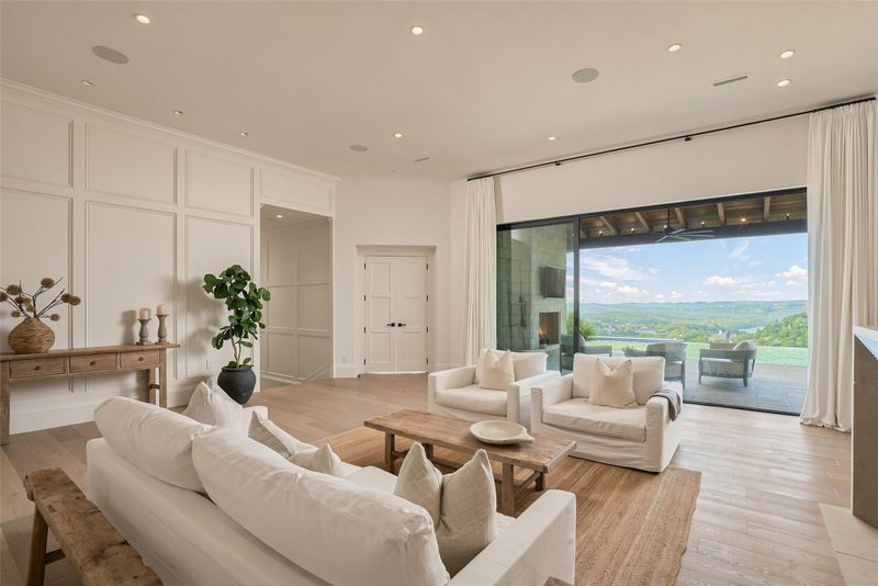 24 Cousteau LN, Austin, TX 78746