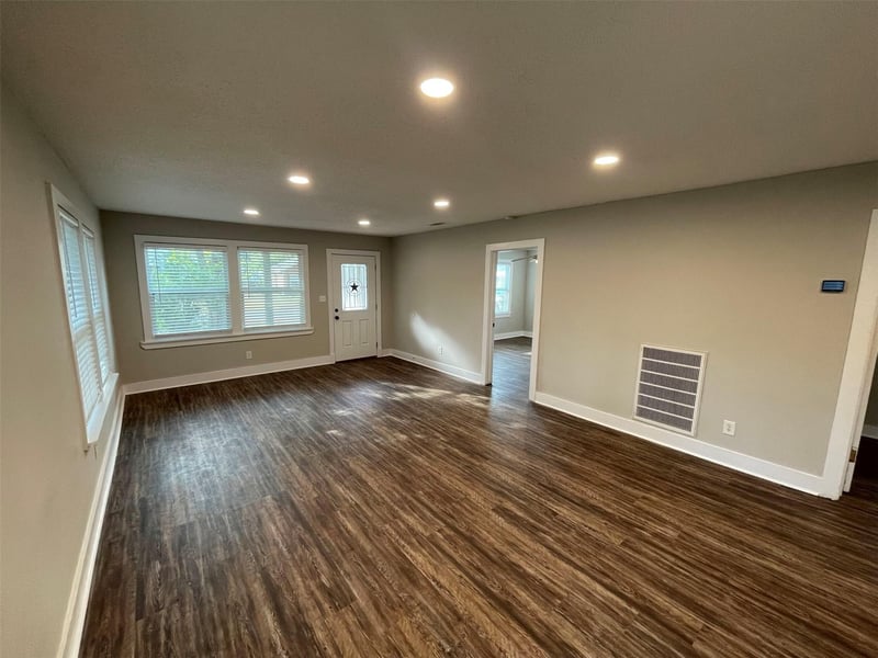 503 Byrne ST, Smithville, TX 78957
