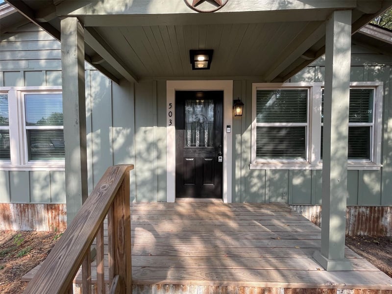 503 Byrne ST, Smithville, TX 78957