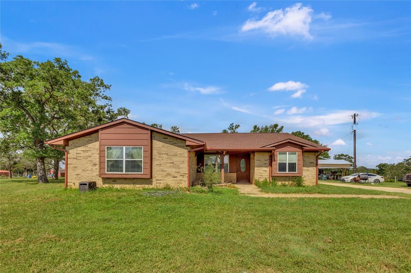 1080 League Line RD, Paige, TX 78659