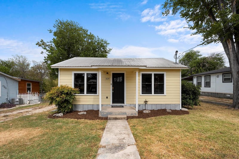1614 N Lynn ST, Taylor, TX 76574