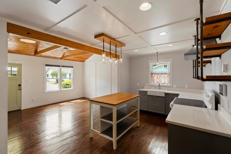 1614 N Lynn ST, Taylor, TX 76574