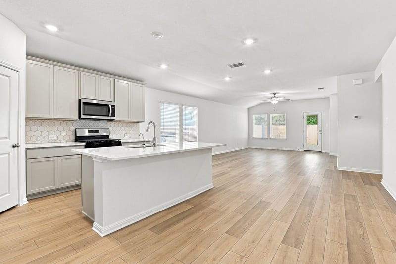180 Coopers Hawk CRST, Cedar Creek, TX 78612