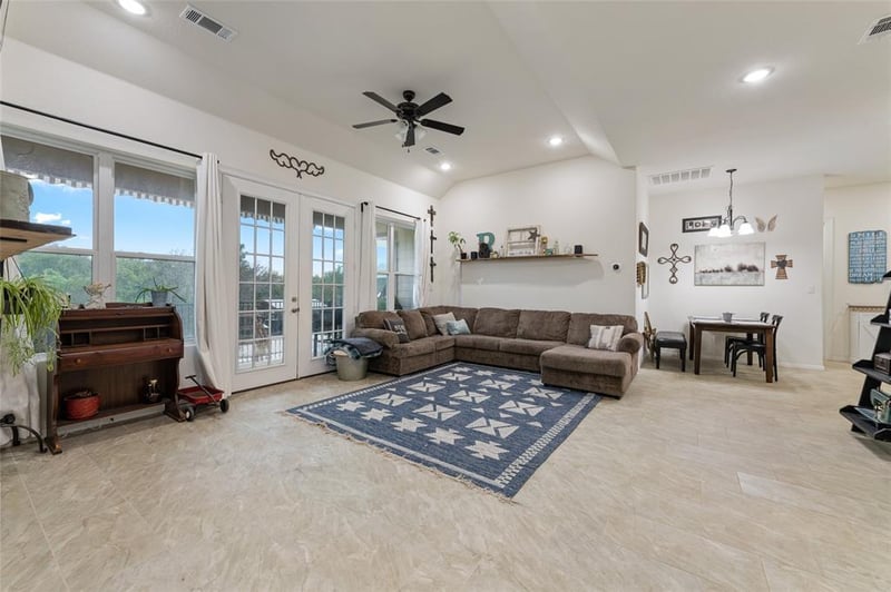 220 Creedmore DR, Liberty Hill, TX 78642