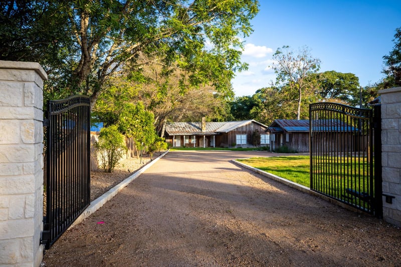 2221 Gruene RD, New Braunfels, TX 78130
