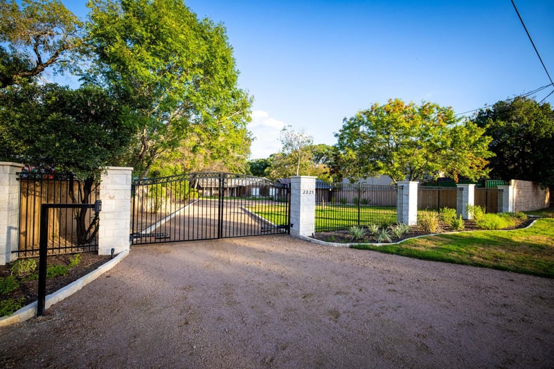 2221 Gruene RD, New Braunfels, TX 78130
