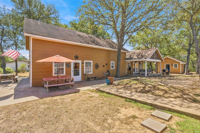 172 Heritage Oaks DR, Cedar Creek, TX 78612