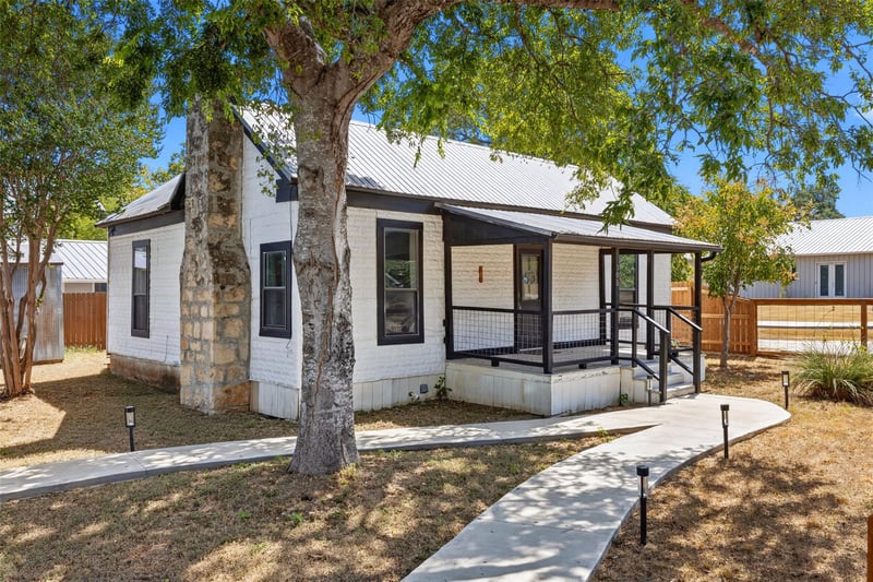 105 Ranchview DR, Johnson City, TX 78636