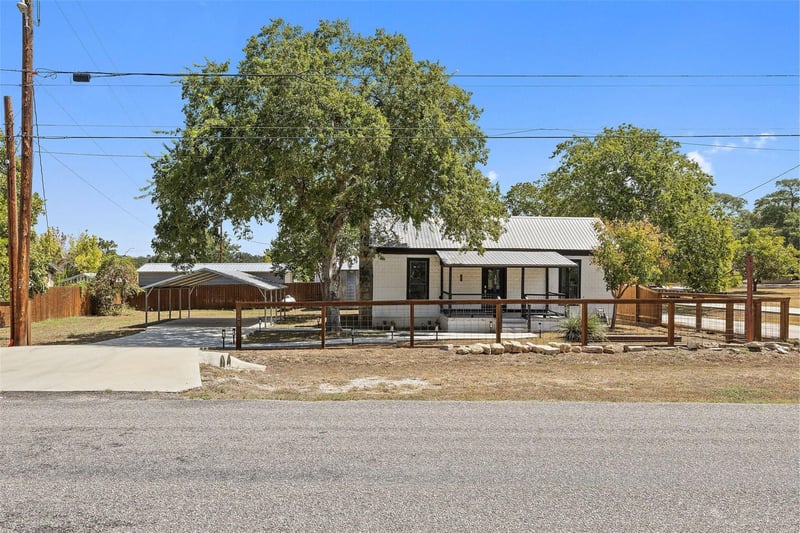 105 Ranchview DR, Johnson City, TX 78636