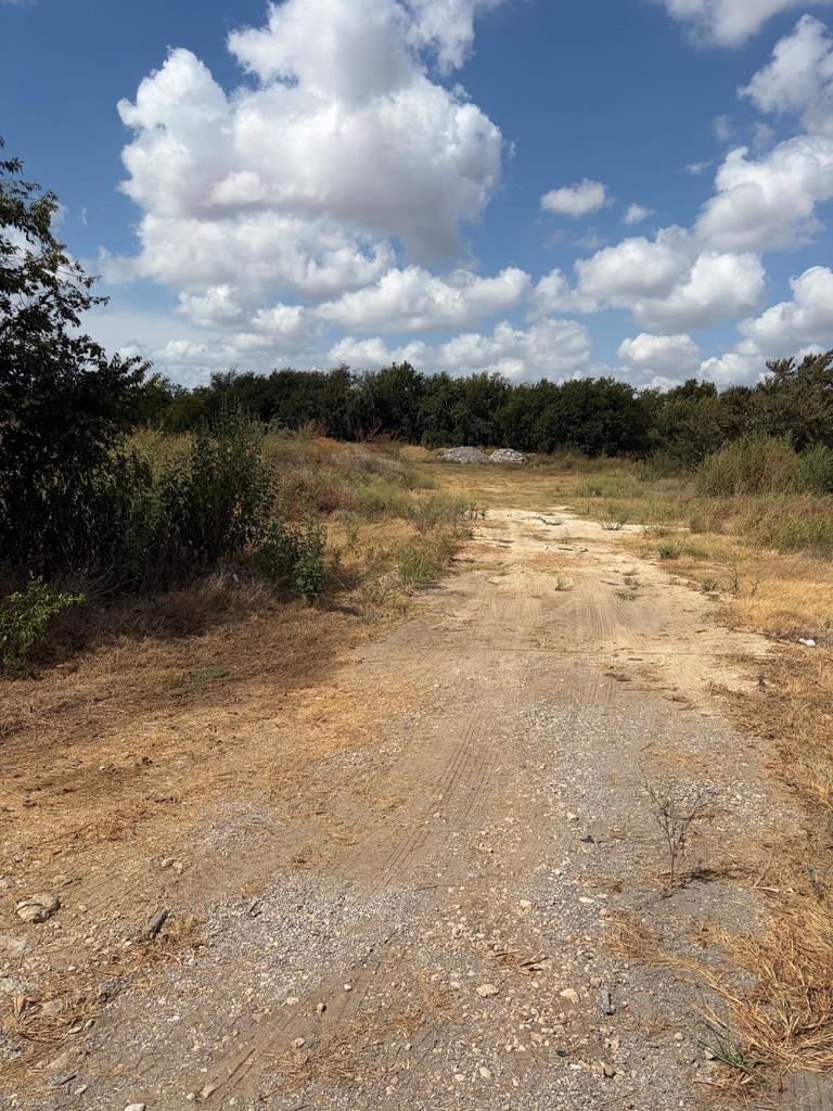 179 Evangeline LN, Hutto, TX 78634